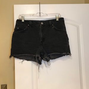 Black Levi’s shorts